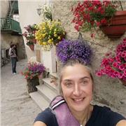 Laureata in lettere impartisce lezioni private, aiuto compiti scuole elementari e medie